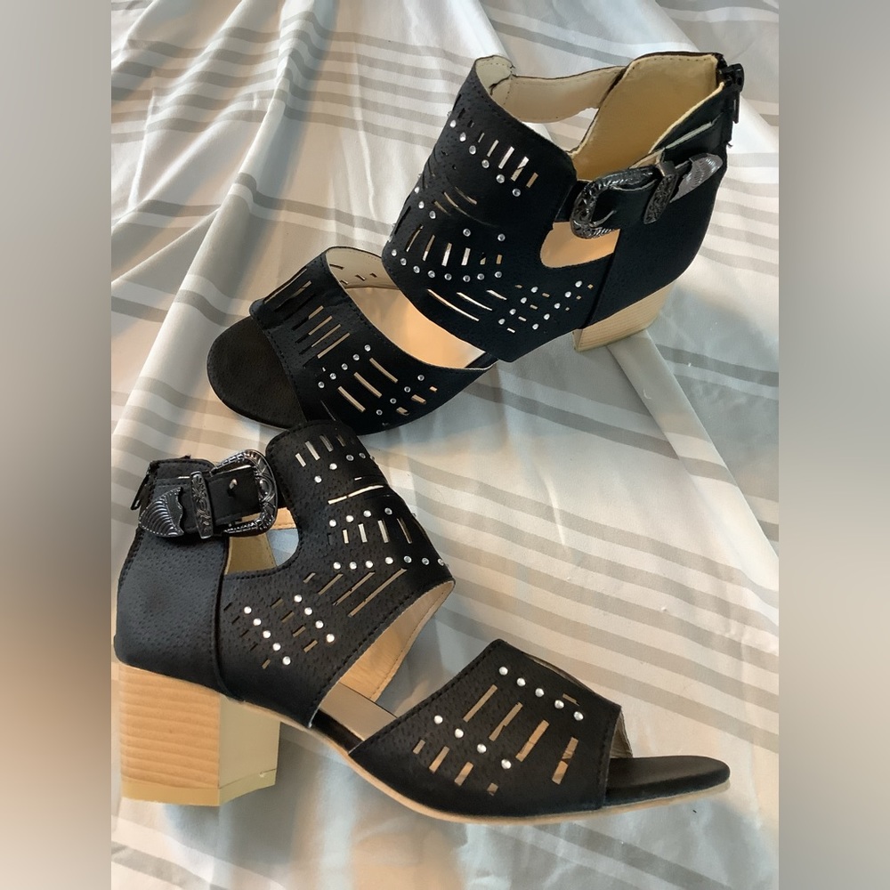 2/40.  New. Unnamed Black Jewelled Sandals.  Size 40